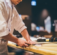 全国より旬の食材、厳選食材を仕入れ致します