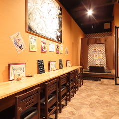 壁側のカウンター席は、おひとり様でゆっくりと飲みたい時にオススメ！