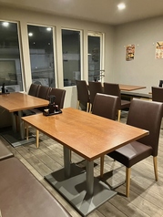 2~4名様でのテーブル席です。デートやサク飲みなど少人数でごゆっくりされたいお客様によく御利用頂いております!