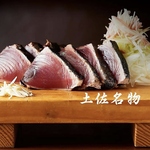 オススメは当店自慢の藁焼き鰹たたきと藁焼き地鶏の食べ比べコース！素材にこだわった美味しさです♪