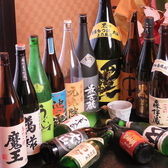 【もつ鍋や唐揚げに相性抜群！お得な飲み放題】当店自慢の「極上牛もつ鍋」や「秘伝の唐揚げ」をさらに美味しく引き立てる、お得な飲み放題プランをご用意！定番の生ビールやハイボール、サワーなど、お酒が進む充実のラインナップを取り揃えています。お座敷での大型宴会はもちろん、仕事帰りのサク飲みにもぜひ！