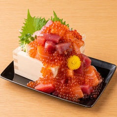 マグロとサーモンのいくらこぼれ盛り
