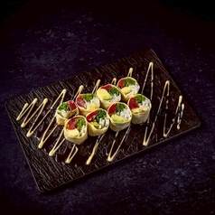 マグロとアボカドの生湯葉春巻き