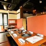 落ち着いた雰囲気の店内は、ご家族や友人との食事に最適。ゆったりとした空間で焼肉を満喫できます☆