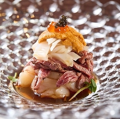 特選部位と海の幸(ホタテ・甘エビ・白髪ねぎ・うに・キャビア)