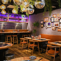 ミラーボウルが光る、お洒落でモダンな空間♪