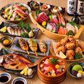 鮮魚のお造り2点盛りや、とろ～り温玉のシーザーサラダをはじめ、目の前で香ばしく炙る名物の卓上炙りしめ鯖、焼き鳥5種盛り合わせ、豪快な北海道ザンギ山まで！人気料理を詰め込んだ、ボリューム満点の3時間飲み放題付きコースです。気軽な飲み会はもちろん、美味しい料理とお酒で楽しいひとときをお楽しみいただけます！