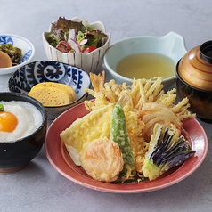 海鮮ダレで食べる とろたま飯とごちそう天麩羅の晩酌定食