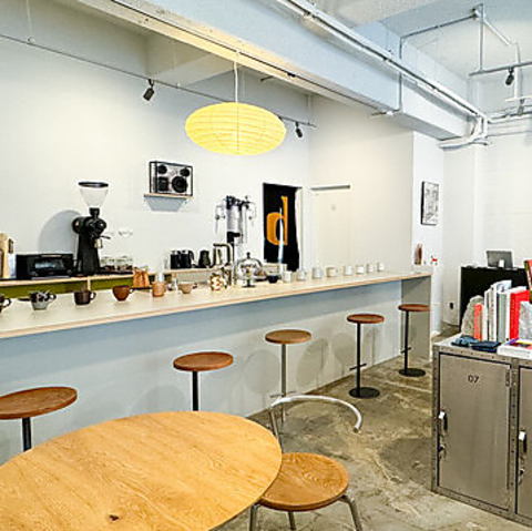 オシャレな空間でお酒とコーヒーが楽しめる♪フードも沢山あり◎