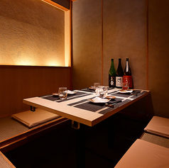 【半個室】広々ゆったりした席で美味しいお食事を楽しめる。大切な方との会食などにもご利用いただいております。