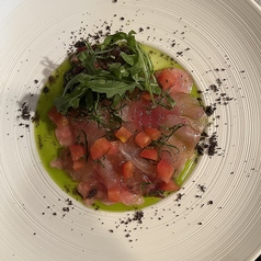 寒鰤の瞬間燻製のカルパッチョ