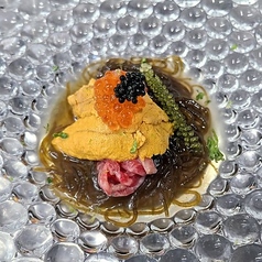 もずくと特選部位のうに添え/炙り和牛ユッケ