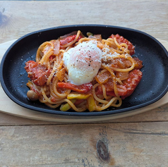 半熟卵の鉄板焼きナポリタン