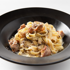 ローストチキンと茸のトリュフクリームパスタ
