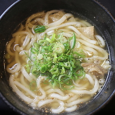 【〆に欠かせない出汁の深み】大阪名物をご堪能いただける「出汁自慢のかすうどん」の写真