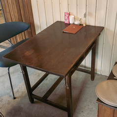 【ペットOK】下屋テーブル席※壁にリードフックあり