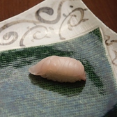 握りも丁寧にお造りします。至福の一口をごゆっくり。