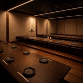 当店は、少人数での飲み会から最大60名様までの団体宴会に幅広く対応可能です。広々とした空間とゆったりとしたお席で、皆様に快適にお過ごしいただけます。ビジネス宴会や歓送迎会・同窓会など、多様なシーンに合わせて、最適なお席をご用意いたします。