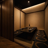 足を伸ばしてゆったりと寛げる掘りごたつ個室を完備しております。プライベートな空間で、周りを気にせず、お仲間との会話やお食事をお楽しみいただけます。ご接待やご家族での集まり、各種ご宴会に最適です。心安らぐ空間で、自慢の料理と至福のひとときをお過ごし下さい。