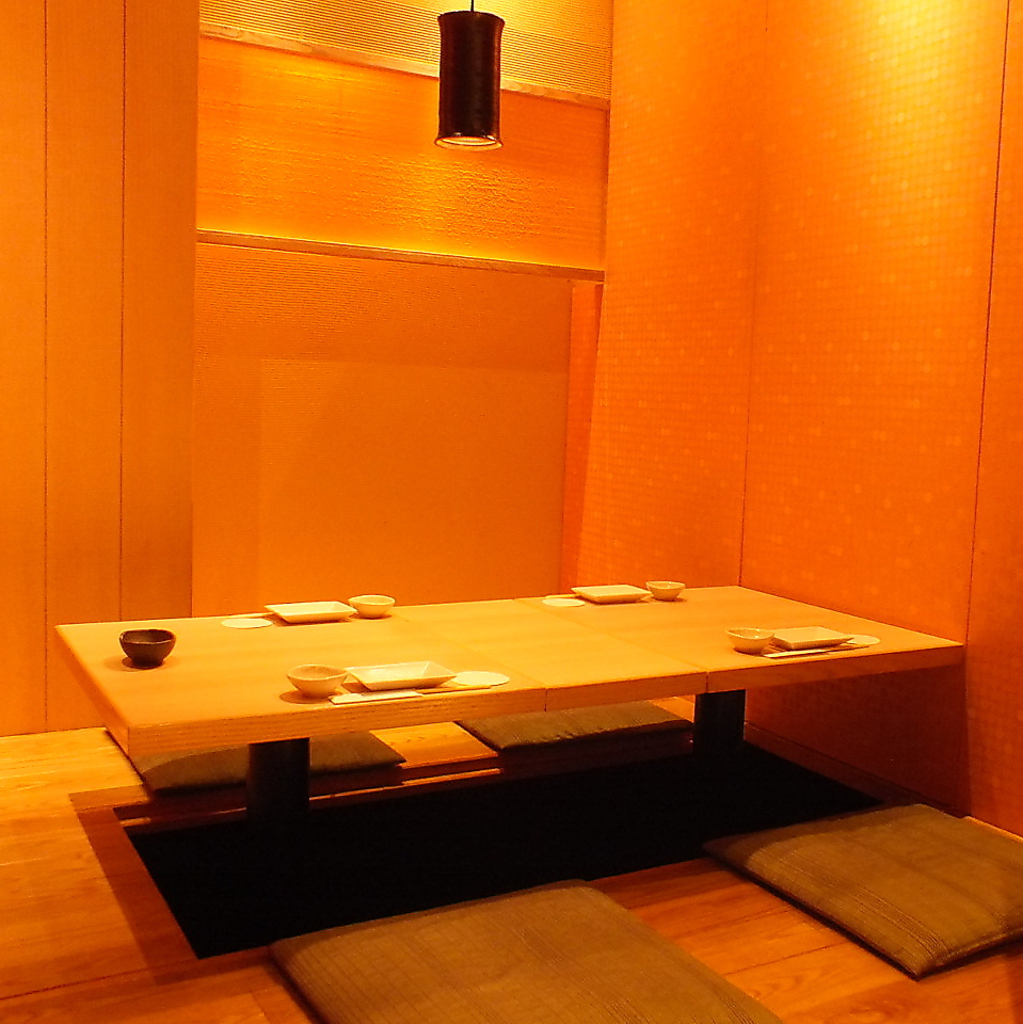 落ち着いた雰囲気のデザイナーズ空間。宴会も個室でゆったりどうぞ！