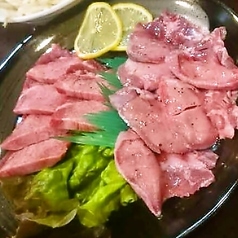 【遠方のお客様にも大人気！！】焼肉の王道の「牛タン」、超貴重な「ラムタン」★厚切りで食べ応え満点◎の写真