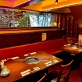 【最大13名様までOK】少人数でまったり焼肉を堪能できるテーブル席半個室は会社仲間とのお食事や、女子会にもぴったりです。周りを気にせずプライベート空間をお楽しみください。