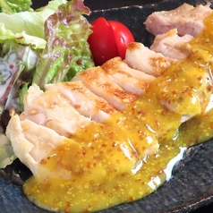 国産鶏の炭火焼きハニーマスタードがけ