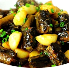 田鰻の姿とニンニク土鍋煮み