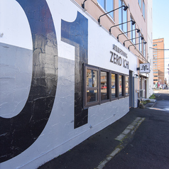 当店では20名~25名様の貸切利用が可能で、女子会や誕生日、職場の懇親会などに最適です。換気設備完備で匂いを気にせず、おしゃれをしたまま安心してお楽しみいただけます。アメニティも充実し、ゆったりくつろげる快適な環境をご用意しております。特別な時間を落ち着いた空間で、心ゆくまでご堪能ください。