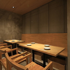 大切な接待や記念日など、おもてなしの席にもおすすめ。洗練された和の意匠が、上質なひとときを演出します。