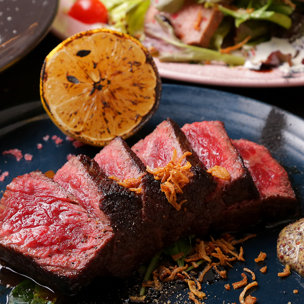 炭火で焼く国産牛の塊肉♪