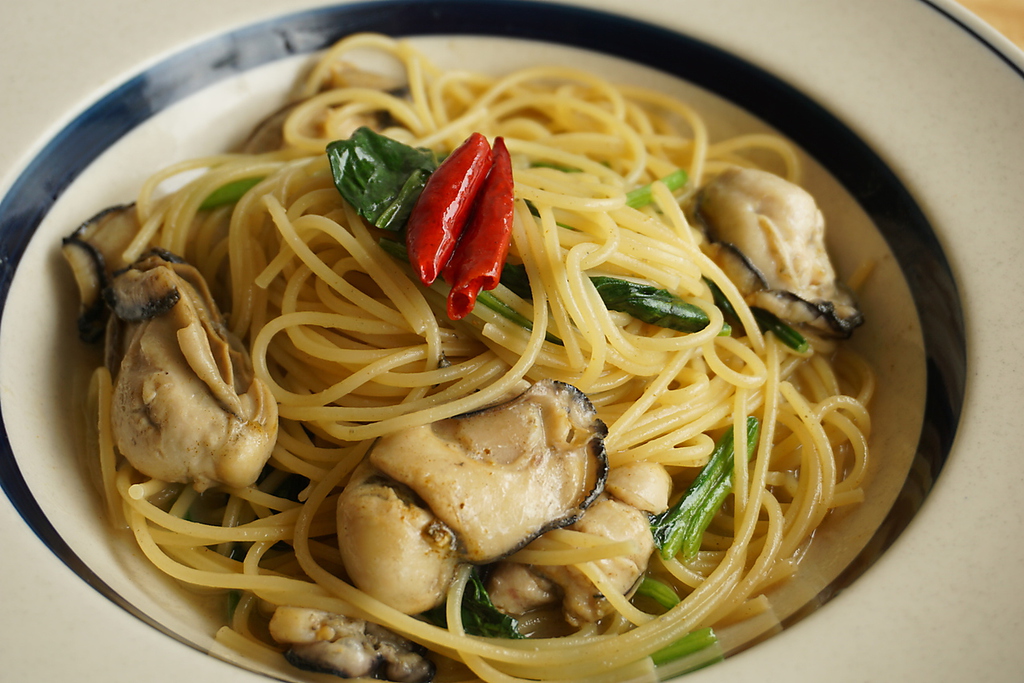 牡蠣とほうれん草のペペロンチーノ