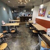 カウンター席や中人数席もあります◎