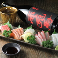 新鮮な魚の刺身は、新鮮なお造りにもこだわっております。日本酒や焼酎との相性も抜群です。お料理と合わせてお楽しみください！お値段やお好みに合わせてお選びください。