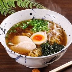 銀しゃもの黄金スープ中華そば
