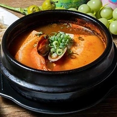 【チゲスープ定食】セット内容：メイン料理・おかず5品・ライス