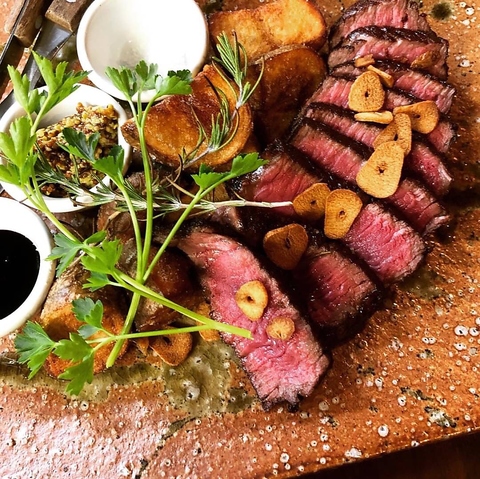 牛肉・鴨肉・仔羊を揚げ焼きで旨み豊かな仕上がりに・・・
