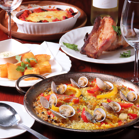 土日にフラメンコのライブも開催され、四谷三丁目でスペインを感じられる場所です◎