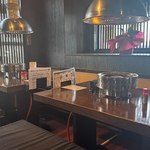 各お席には排煙ダクトも完備しております。煙や匂いを気にせずジンギスカンをお楽しみください！