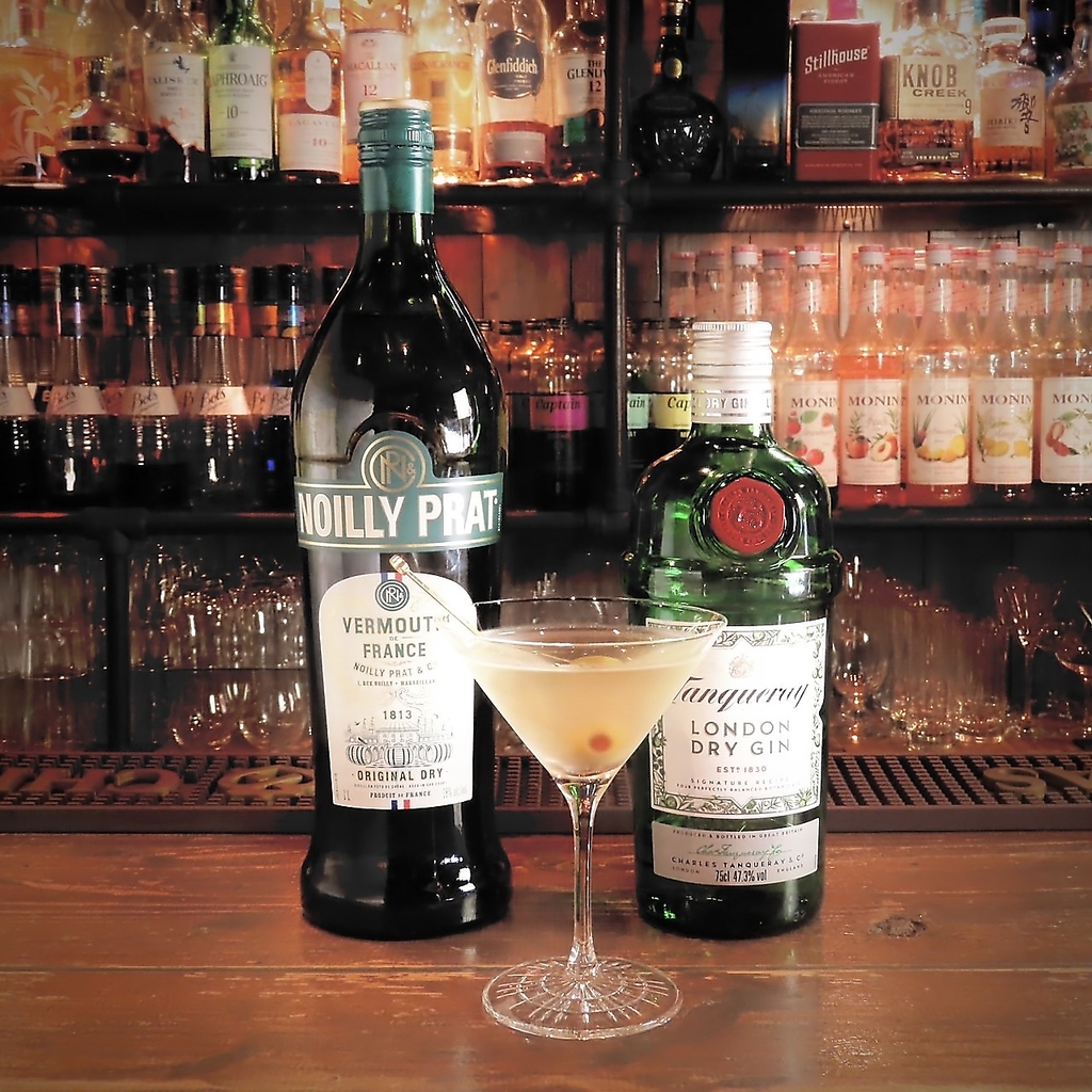 本物のバーテンダーが作るおしゃれでレベルの高いカクテルやドリンクが楽しめます♪