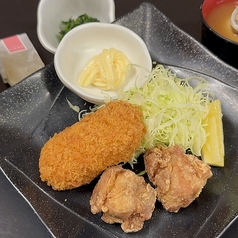 自家製鶏の唐揚げとカニクリームコロッケ定食