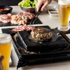 待望の夜定食!ハンバーグと新潟県産コシヒカリを堪能できる【ハンバーグ定食】