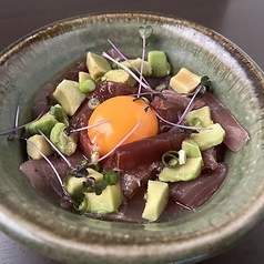 ゴマ油香る漬け鮪のアボカド和え