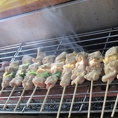 愛煙家のお客様にも安心してお過ごしいただけるよう、店内に喫煙スペースを完備しております。お食事やお酒を楽しみながら、リラックスしたひとときをお過ごしください。周囲に配慮した設計となっており、どなたでも快適にご利用いただけます。お一人様でのちょい飲みからご宴会まで、幅広いシーンに最適です。