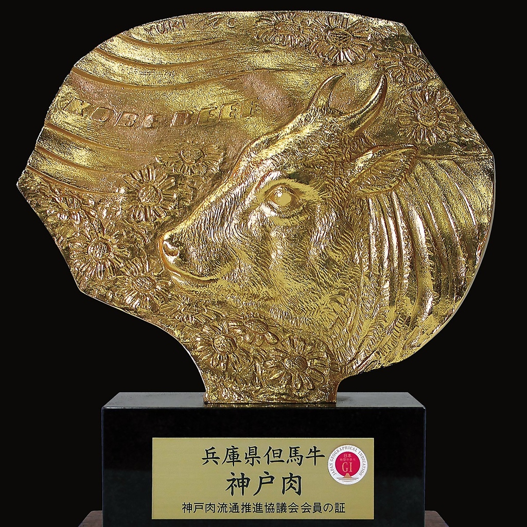 日本三大牛の「神戸ビーフ」や、大阪もん野菜の魅力を発信。伝統と革新が融合した料理を堪能。