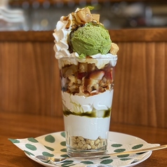 抹茶と白玉の和風パフェ