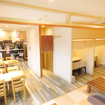日本中華食堂の雰囲気1