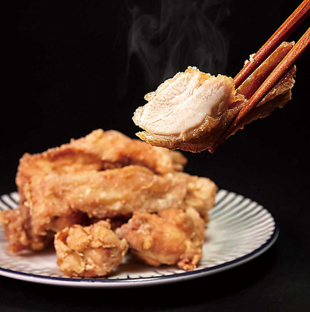 大きくカットすることで肉汁をとじ込め、ジューシーな仕上がりに！カレー味やチリレモン味も◎