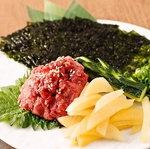 肉屋の居酒屋「酒笑酒笑」ではおつまみ和牛トロたくなど、お酒と相性の良い和牛料理を豊富にご用意♪