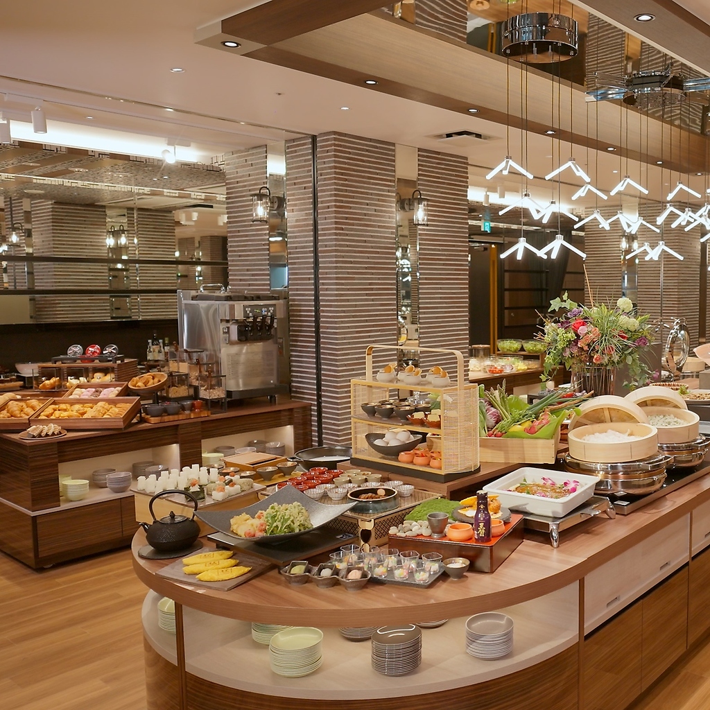 地産地消とご当地メニューの体験型テーマパークブランチのビュッフェ。ワクワクする料理をご提供。